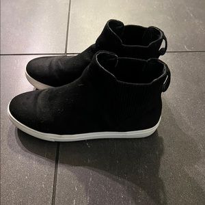 Steve Madden mini booties- suede material
